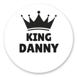 Traktatie sticker met naam | King | 8 stuks